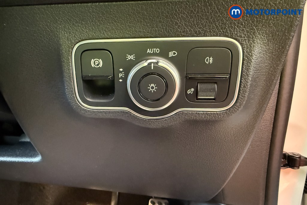 Mercedes-Benz GLB Amg Line Automatic Petrol SUV - Stock Number (1571058) - 21st supplementary image