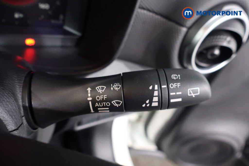 Nissan Juke N-Connecta Automatic Petrol-Electric Hybrid SUV - Stock Number (1580286) - 19th supplementary image