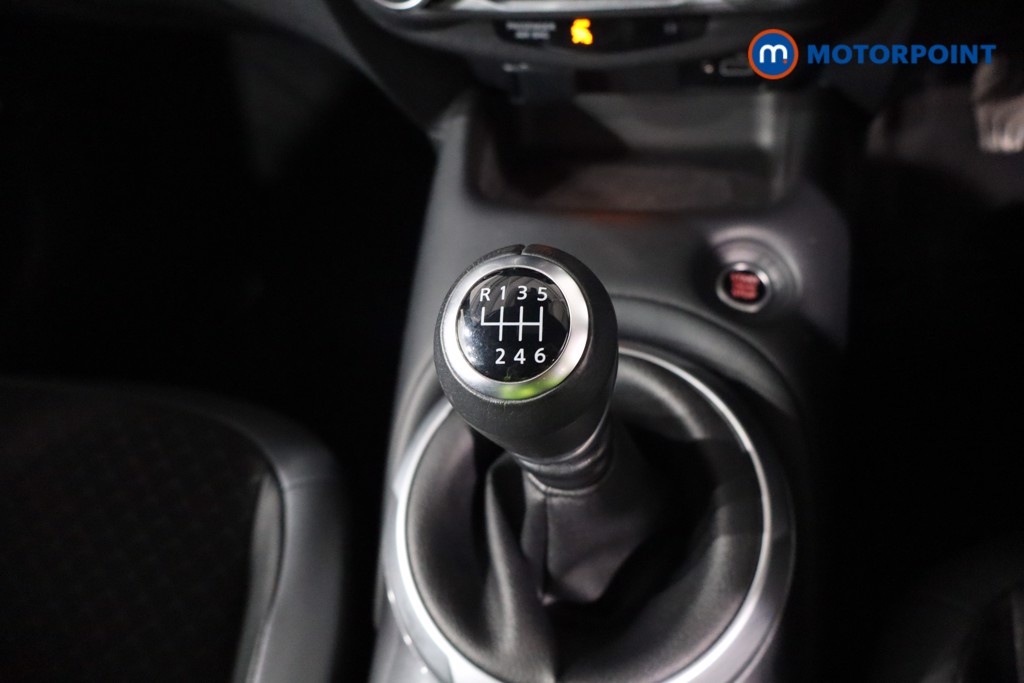 Nissan Juke N-Connecta Manual Petrol SUV - Stock Number (1575569) - 19th supplementary image