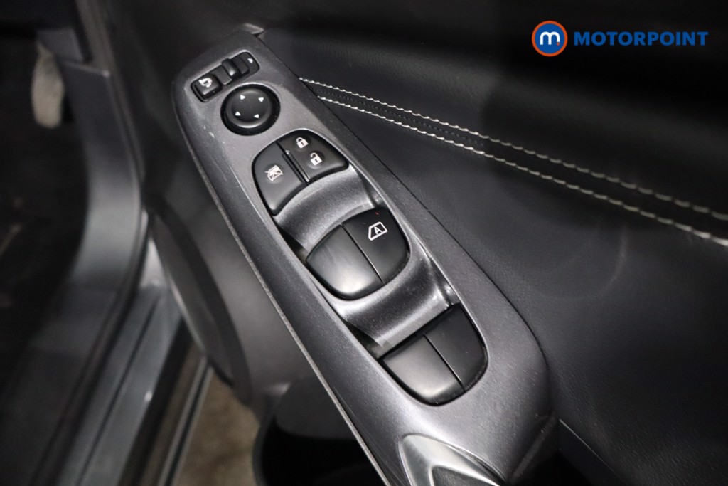 Nissan Juke N-Connecta Manual Petrol SUV - Stock Number (1575569) - 24th supplementary image
