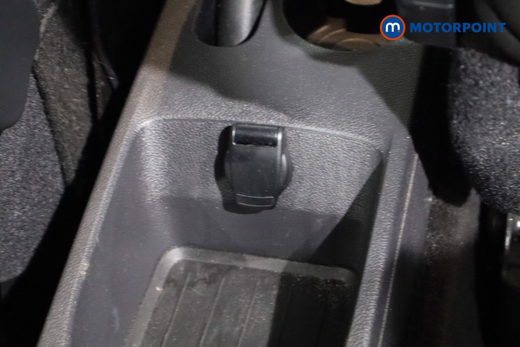 Renault Captur Gt Line Manual Petrol SUV - Stock Number (1578026) - 13th supplementary image