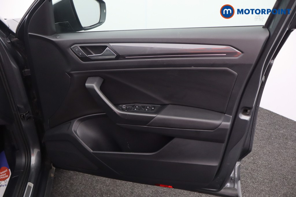Volkswagen T-Roc R-Line Automatic Petrol SUV - Stock Number (1578286) - 12th supplementary image