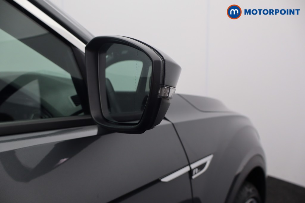 Volkswagen T-Roc R-Line Automatic Petrol SUV - Stock Number (1578286) - 32nd supplementary image