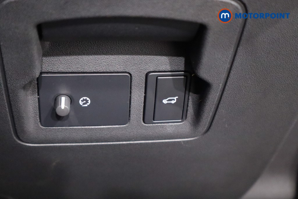 Land Rover Range Rover Velar S Automatic Petrol SUV - Stock Number (1580060) - 21st supplementary image