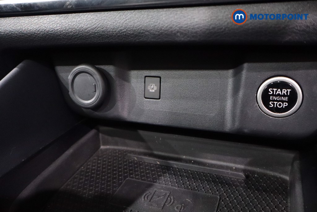 Nissan Qashqai Tekna Manual Petrol SUV - Stock Number (1580541) - 18th supplementary image