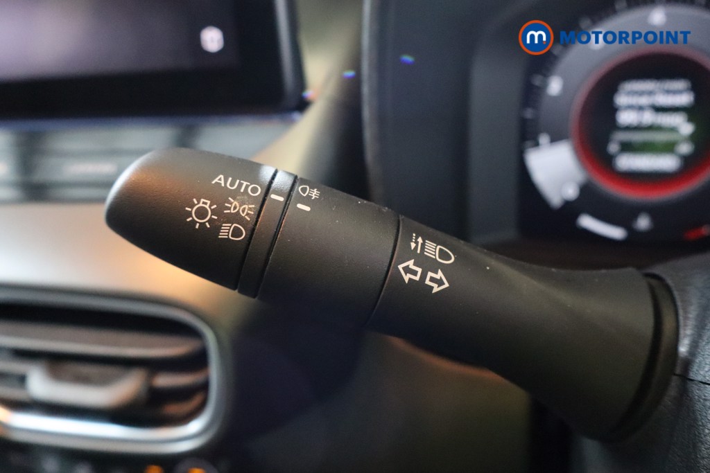 Nissan Juke N-Connecta Manual Petrol SUV - Stock Number (1564236) - 5th supplementary image