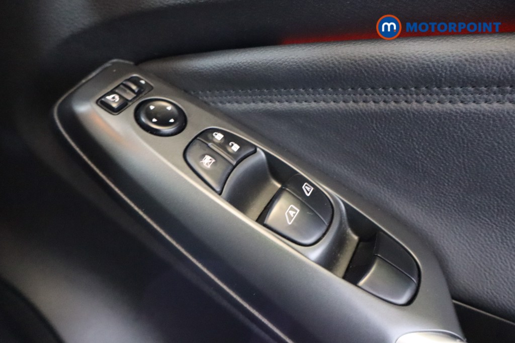 Nissan Juke N-Connecta Manual Petrol SUV - Stock Number (1564236) - 10th supplementary image