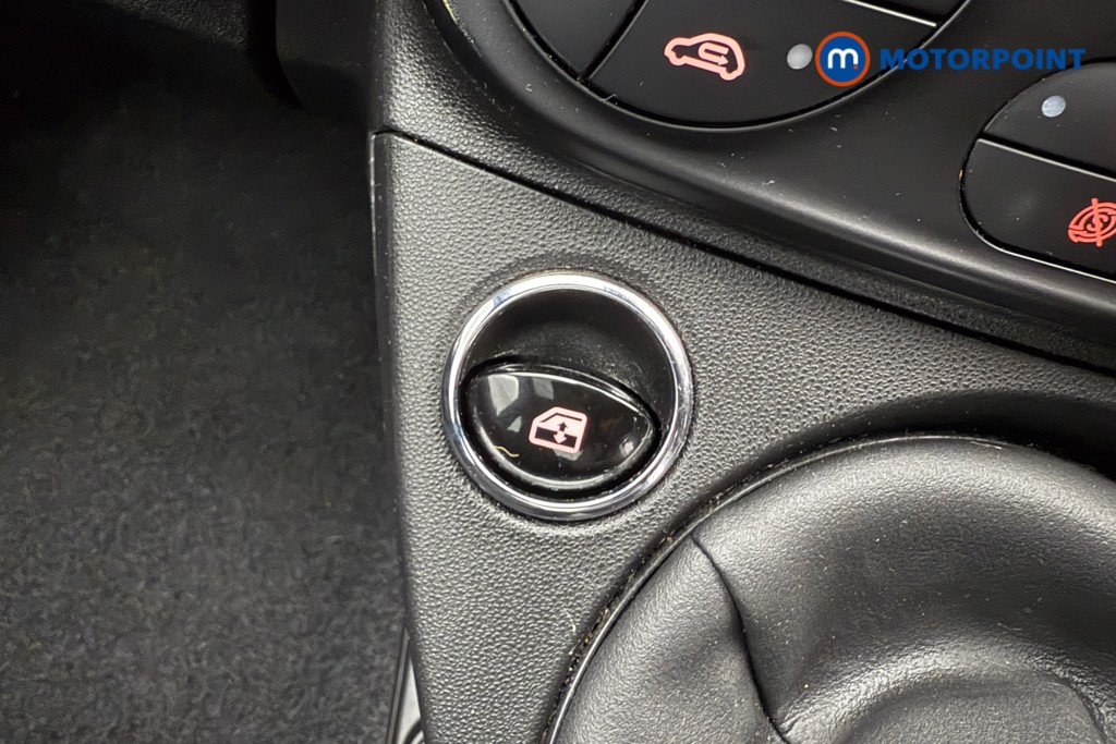 Fiat 500 TOP Manual Petrol-Electric Hybrid Hatchback - Stock Number (1565260) - 8th supplementary image