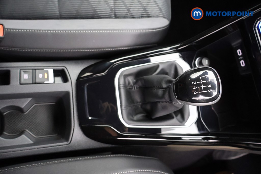 Volkswagen T-Roc R-Line Manual Petrol SUV - Stock Number (1566466) - 6th supplementary image