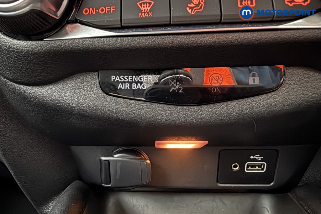 Nissan Juke N-Connecta Manual Petrol SUV - Stock Number (1568043) - 13th supplementary image