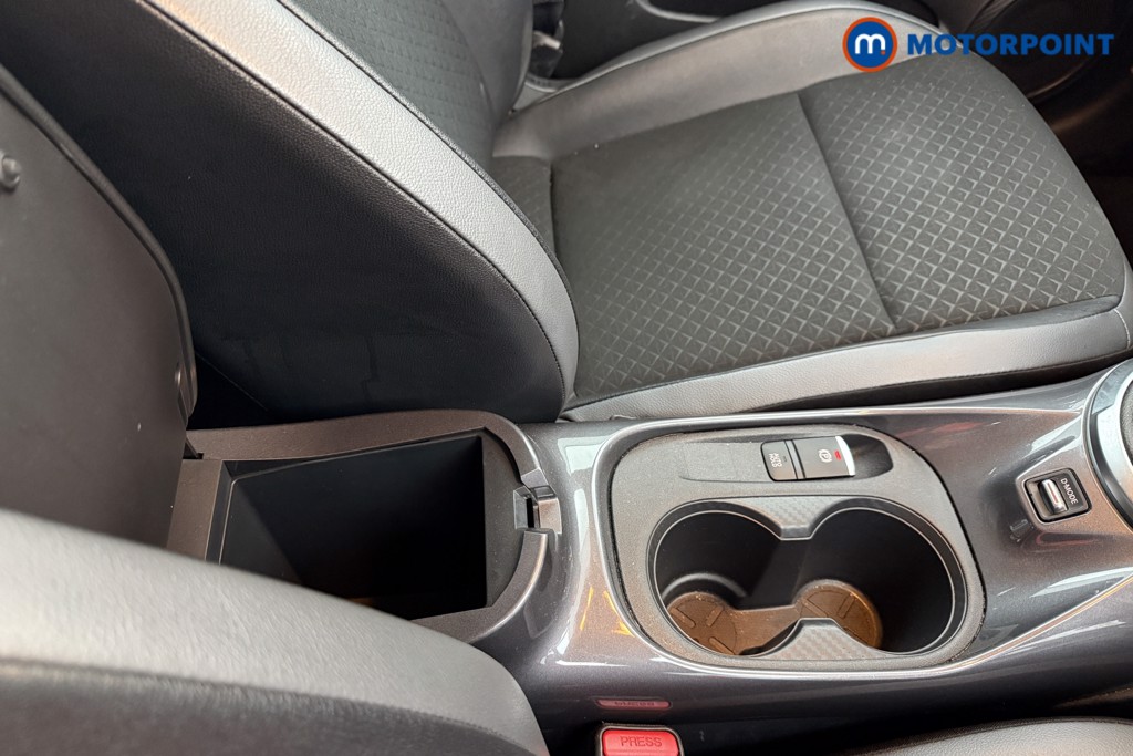Nissan Juke N-Connecta Manual Petrol SUV - Stock Number (1568043) - 16th supplementary image