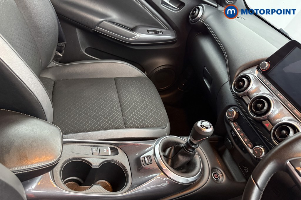 Nissan Juke N-Connecta Manual Petrol SUV - Stock Number (1568043) - 17th supplementary image