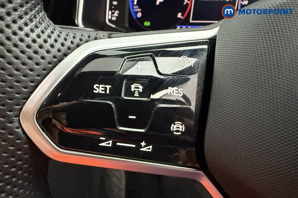 Volkswagen T-Roc R-Line Automatic Petrol SUV - Stock Number (1573779) - 4th supplementary image