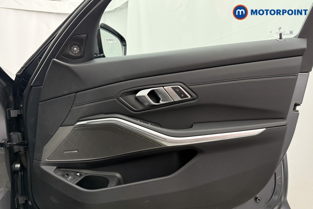 BMW 3 Series M Sport Automatic Petrol Plug-In Hybrid Estate - Stock Number (1573785) - 20th supplementary image