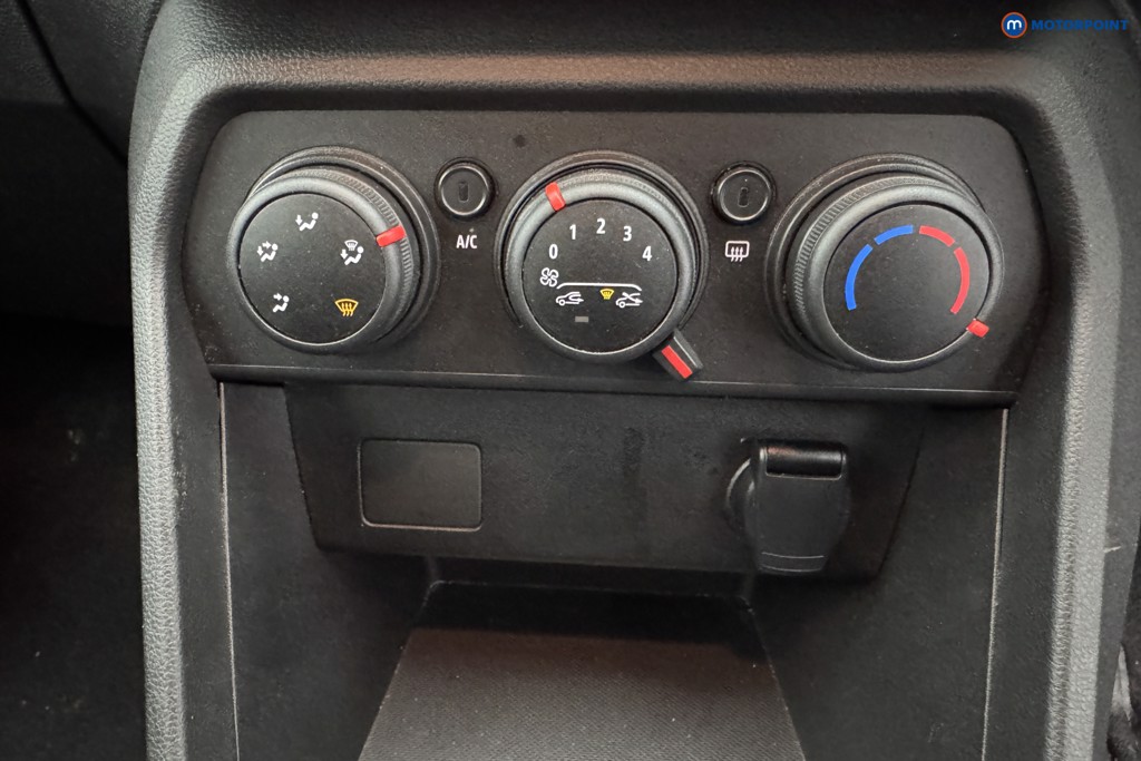 Dacia Sandero Expression Manual Petrol Hatchback - Stock Number (1574087) - 15th supplementary image