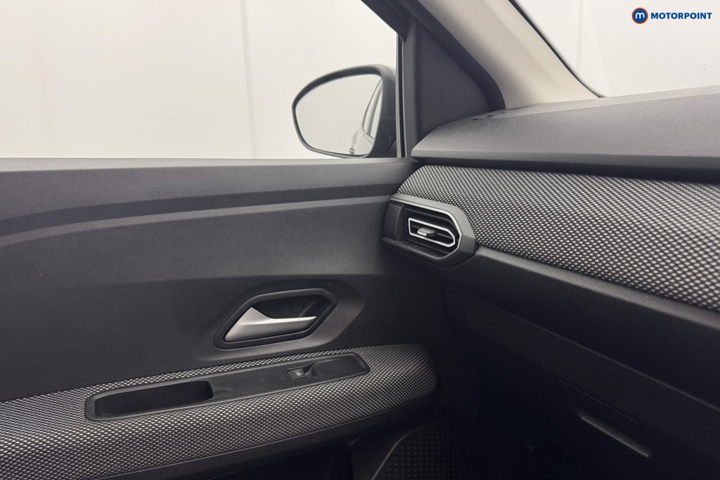Dacia Sandero Expression Manual Petrol Hatchback - Stock Number (1574087) - 17th supplementary image