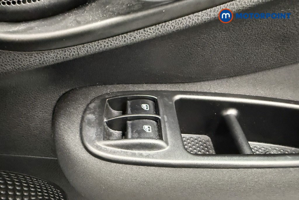 Fiat 500L City Cross Manual Petrol Hatchback - Stock Number (1575444) - 13th supplementary image