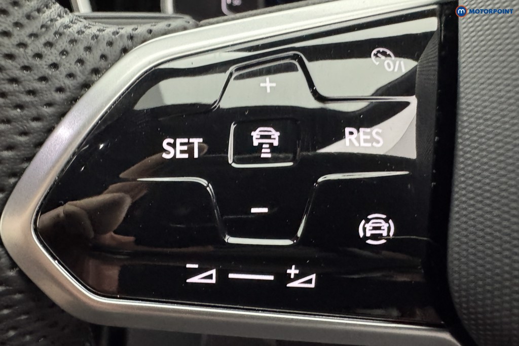 Volkswagen T-Roc R-Line Automatic Petrol SUV - Stock Number (1576140) - 19th supplementary image