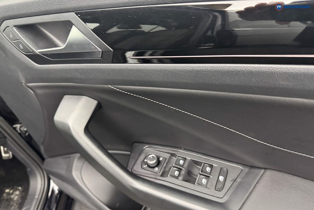 Volkswagen T-Roc R-Line Automatic Petrol SUV - Stock Number (1576140) - 25th supplementary image