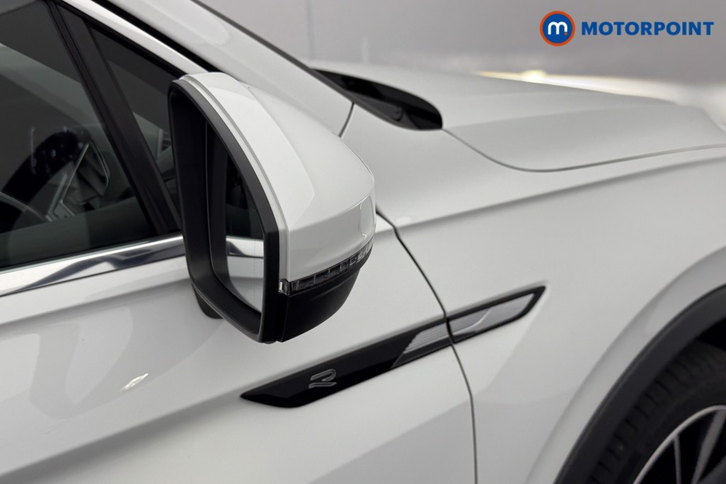 Volkswagen Tiguan R-Line Automatic Petrol SUV - Stock Number (1576487) - 19th supplementary image