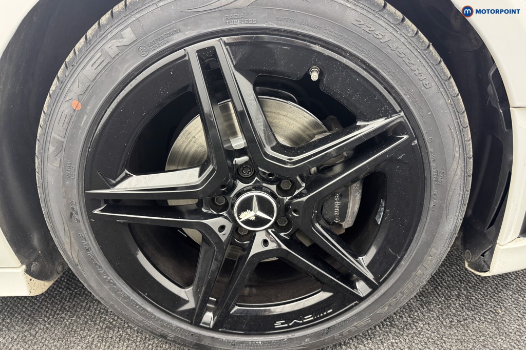 Mercedes-Benz A Class Amg Line Executive Edition Automatic Petrol Hatchback - Stock Number (1576911) - 32nd supplementary image