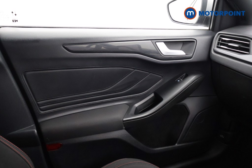 Ford Focus St-Line Edition Manual Petrol-Electric Hybrid Hatchback - Stock Number (1577822) - 8th supplementary image