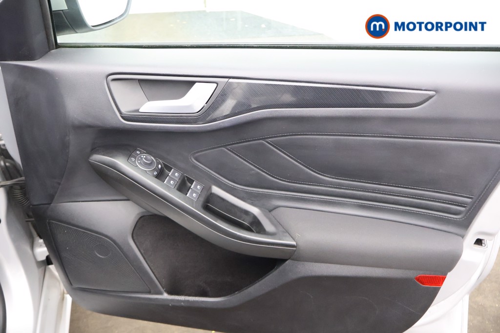 Ford Focus St-Line Edition Manual Petrol-Electric Hybrid Hatchback - Stock Number (1577822) - 9th supplementary image