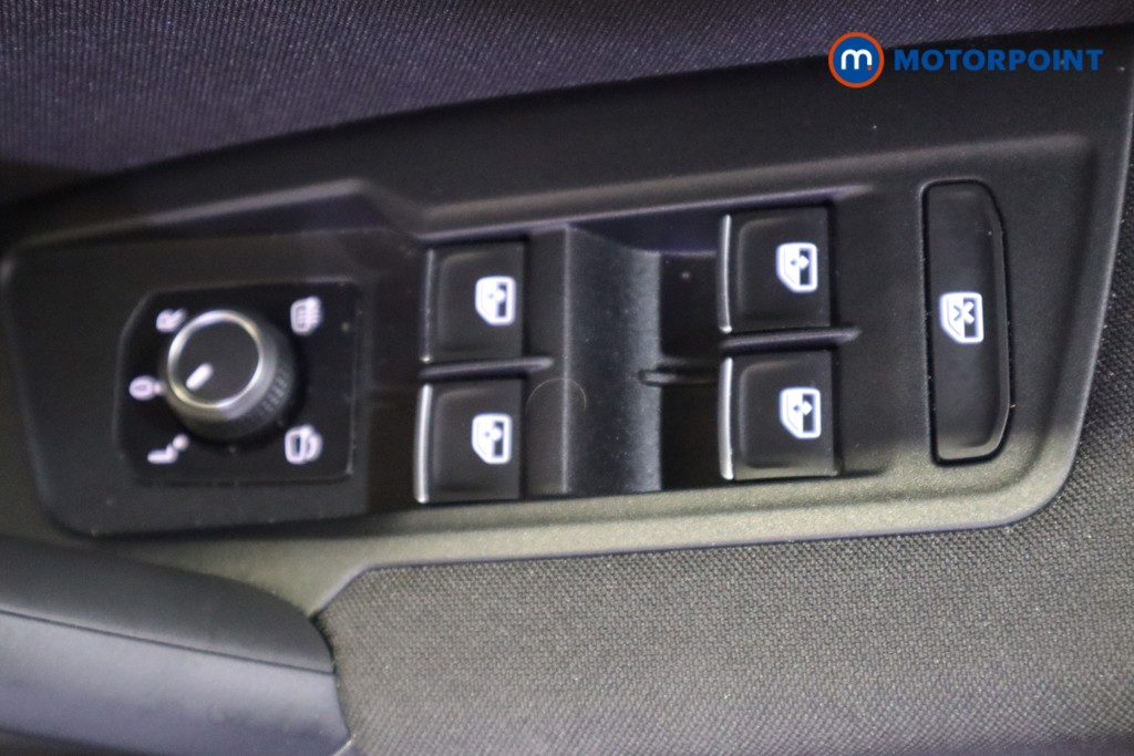 Volkswagen Tiguan Active Manual Petrol SUV - Stock Number (1577884) - 15th supplementary image