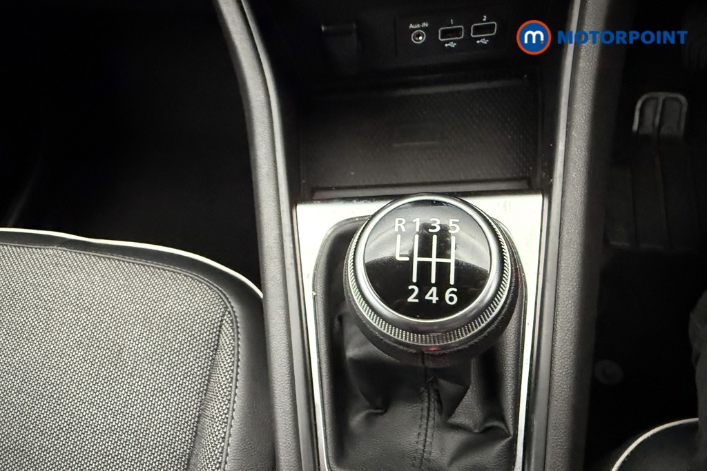 Renault Captur Se Edition Manual Petrol SUV - Stock Number (1577952) - 7th supplementary image