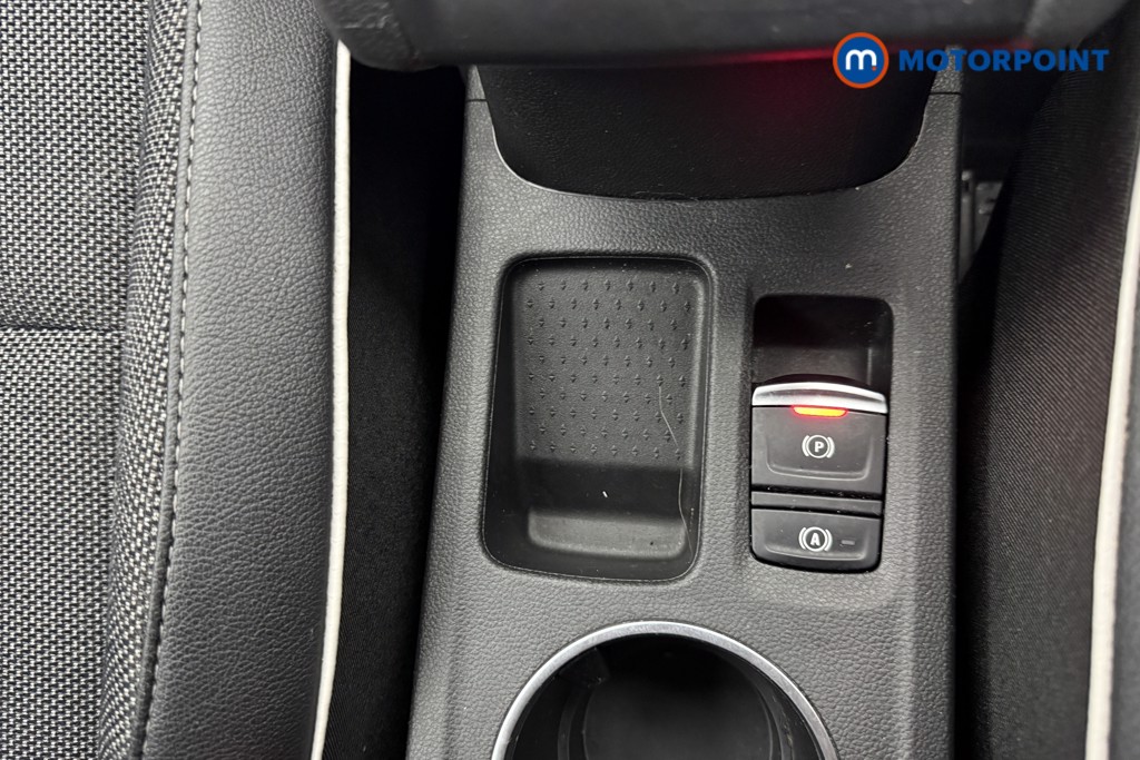 Renault Captur Se Edition Manual Petrol SUV - Stock Number (1577952) - 8th supplementary image