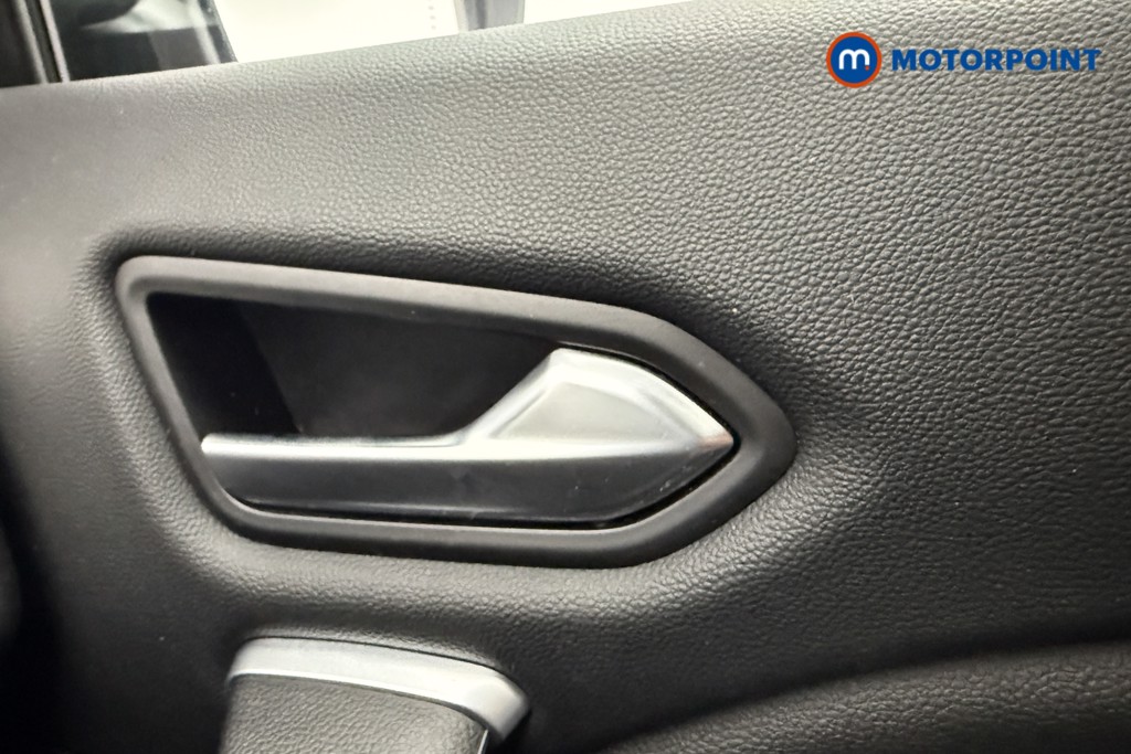 Renault Captur Se Edition Manual Petrol SUV - Stock Number (1577952) - 12th supplementary image