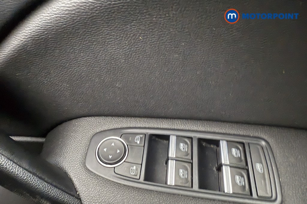 Renault Captur Se Edition Manual Petrol SUV - Stock Number (1577952) - 13th supplementary image