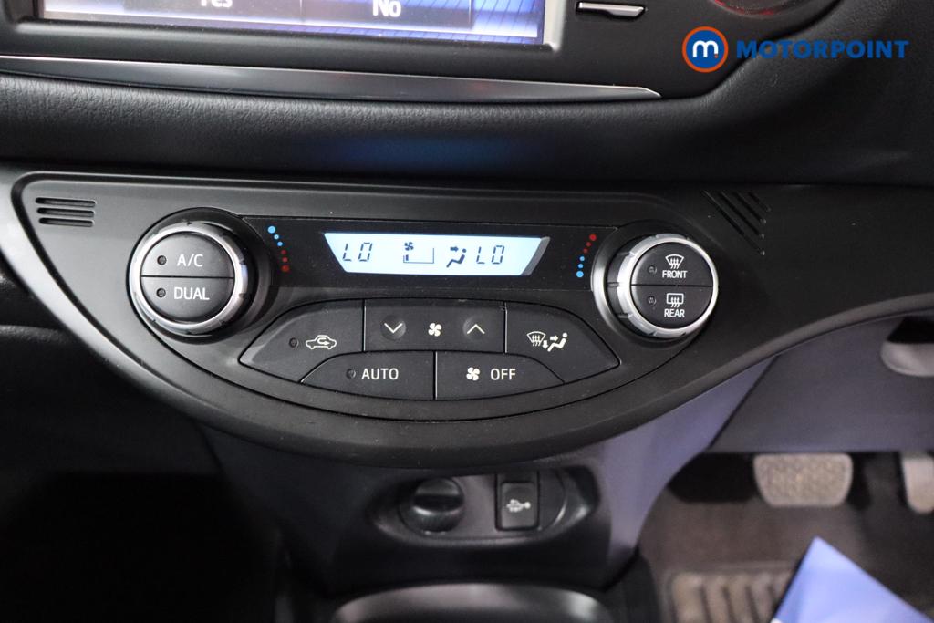 Toyota Yaris Design Automatic Petrol-Electric Hybrid Hatchback - Stock Number (1577993) - 4th supplementary image