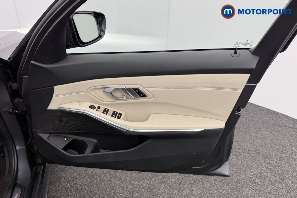 BMW 3 Series M Sport Automatic Petrol Plug-In Hybrid Saloon - Stock Number (1578033) - 21st supplementary image