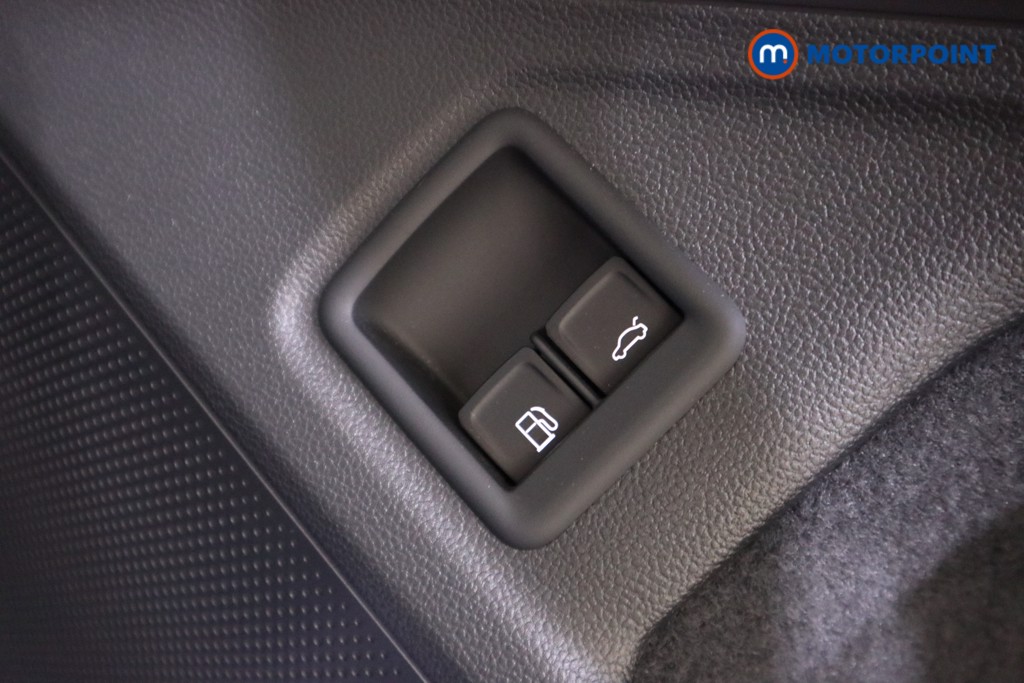 Volkswagen Passat Life Automatic Petrol Plug-In Hybrid Estate - Stock Number (1578130) - 9th supplementary image