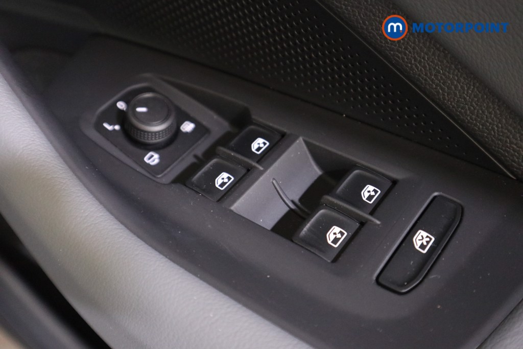 Volkswagen Passat Life Automatic Petrol Plug-In Hybrid Estate - Stock Number (1578130) - 10th supplementary image