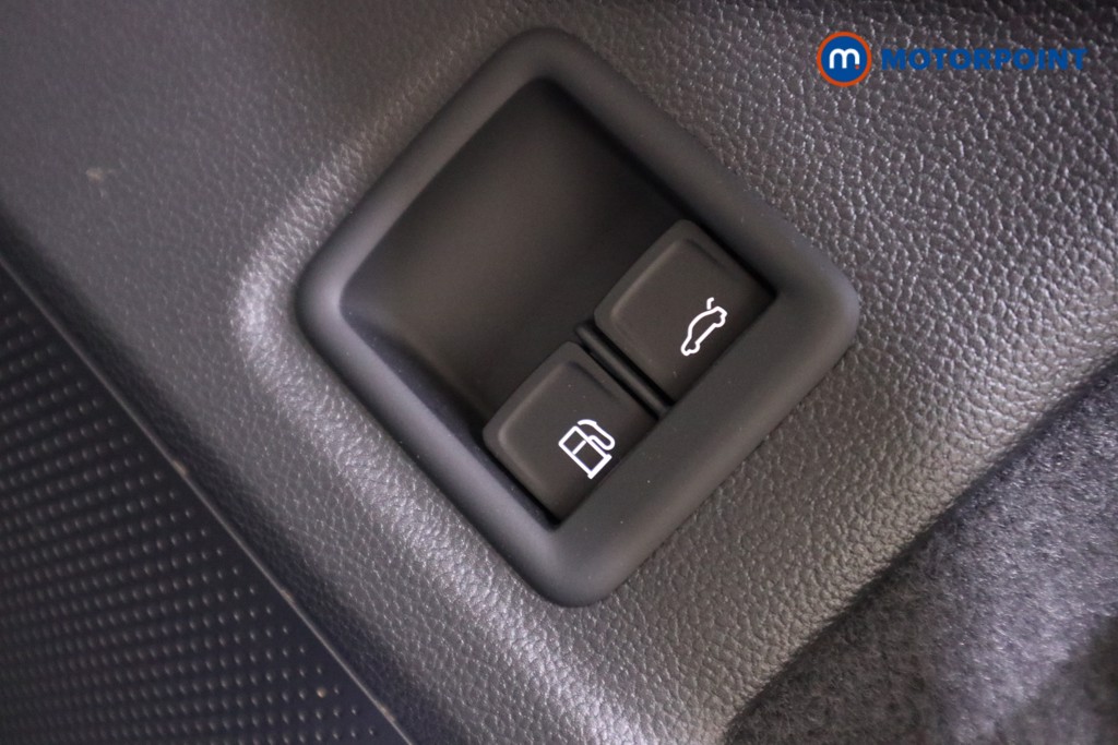 Volkswagen Passat Life Automatic Petrol Plug-In Hybrid Estate - Stock Number (1578132) - 9th supplementary image