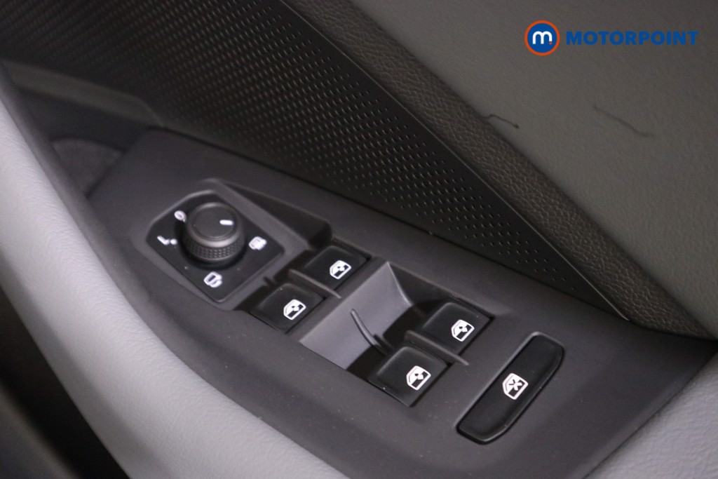 Volkswagen Passat Life Automatic Petrol Plug-In Hybrid Estate - Stock Number (1578132) - 10th supplementary image