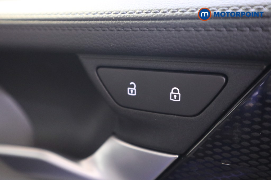 Volkswagen Passat Life Automatic Petrol Plug-In Hybrid Estate - Stock Number (1578132) - 11th supplementary image