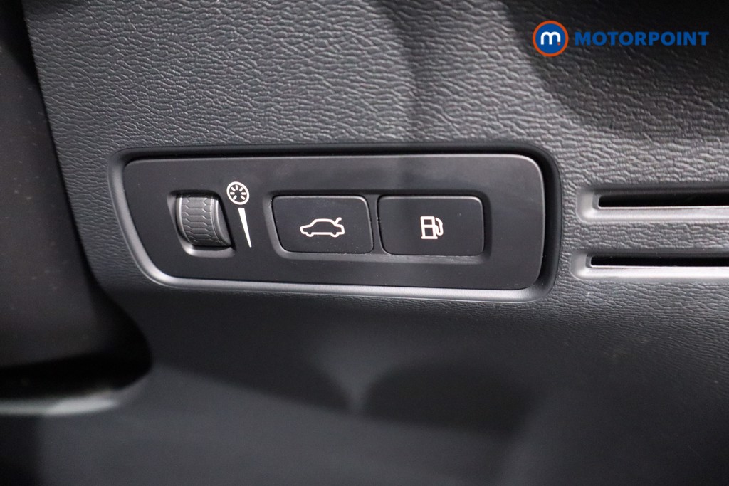Volvo Xc40 Core Automatic Petrol Plug-In Hybrid SUV - Stock Number (1578983) - 18th supplementary image