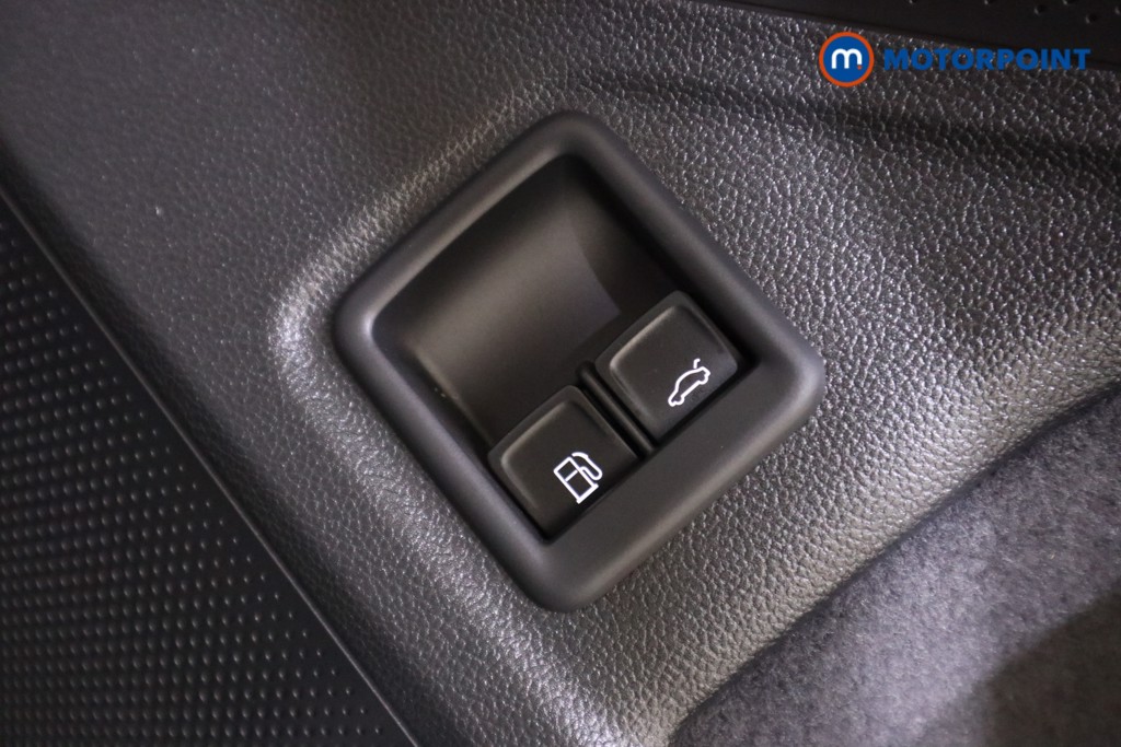 Volkswagen Passat Life Automatic Petrol Plug-In Hybrid Estate - Stock Number (1579895) - 9th supplementary image