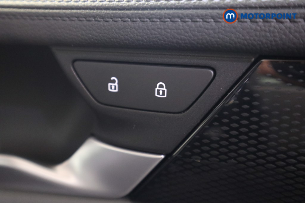 Volkswagen Passat Life Automatic Petrol Plug-In Hybrid Estate - Stock Number (1579895) - 11th supplementary image