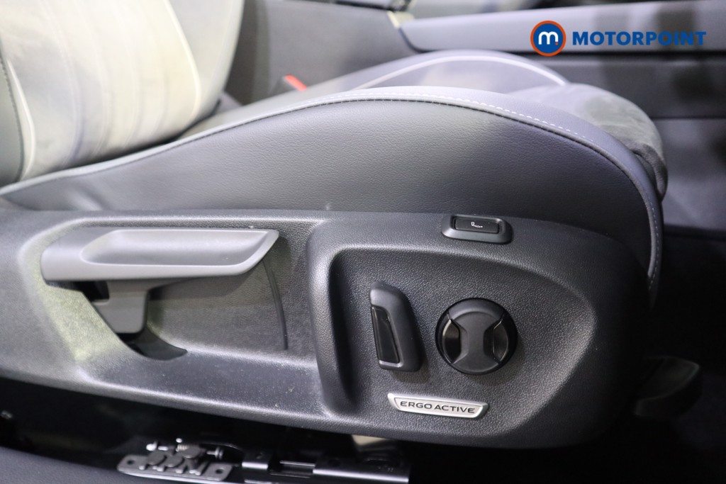 Volkswagen Passat Life Automatic Petrol Plug-In Hybrid Estate - Stock Number (1579895) - 12th supplementary image