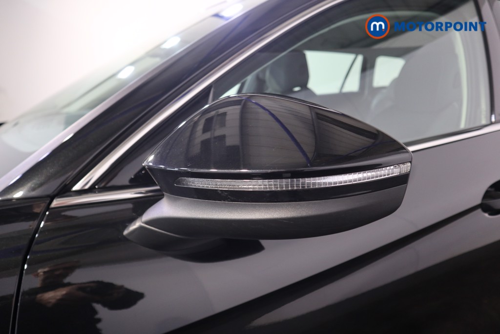 Volkswagen Passat Life Automatic Petrol Plug-In Hybrid Estate - Stock Number (1579895) - 26th supplementary image