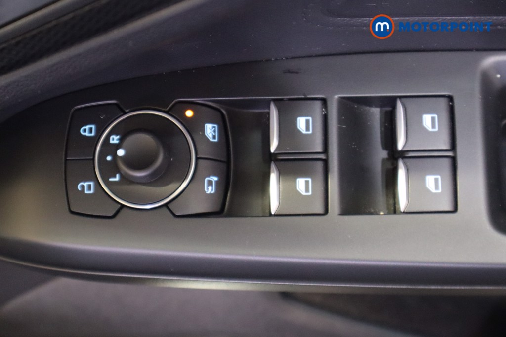 Ford Focus St-Line Vignale Manual Petrol Hatchback - Stock Number (1580490) - 15th supplementary image