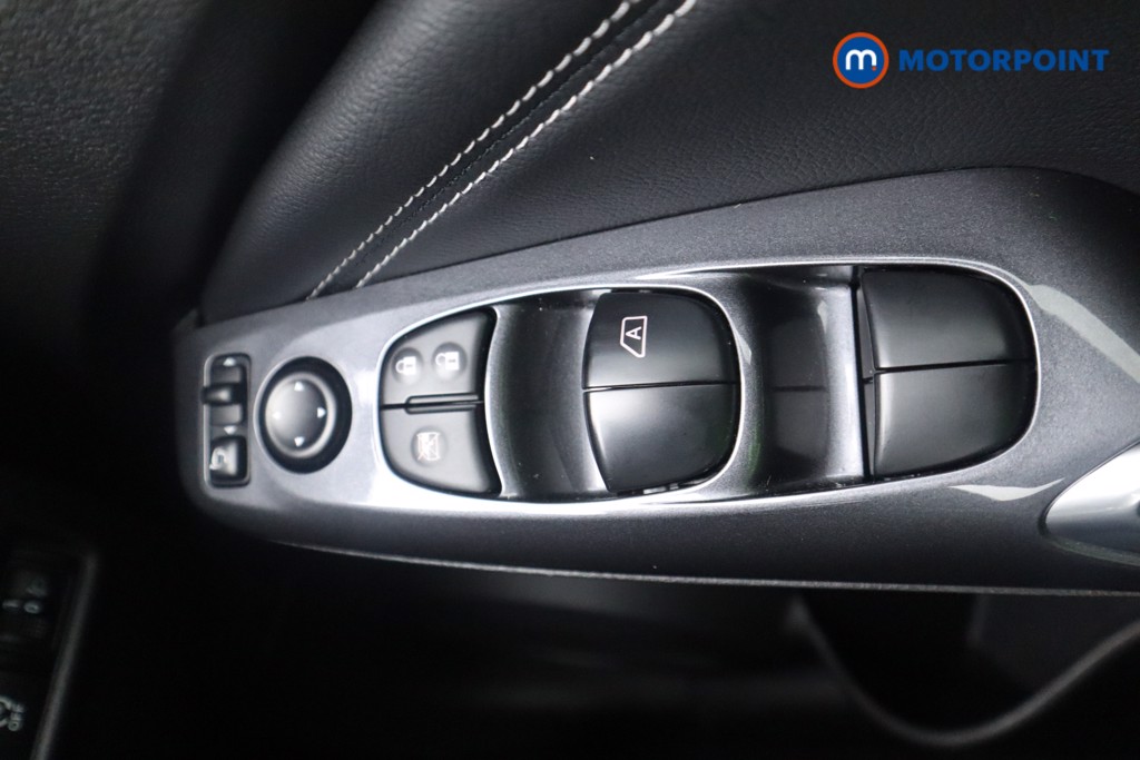 Nissan Juke N-Connecta Automatic Petrol SUV - Stock Number (1545556) - 9th supplementary image