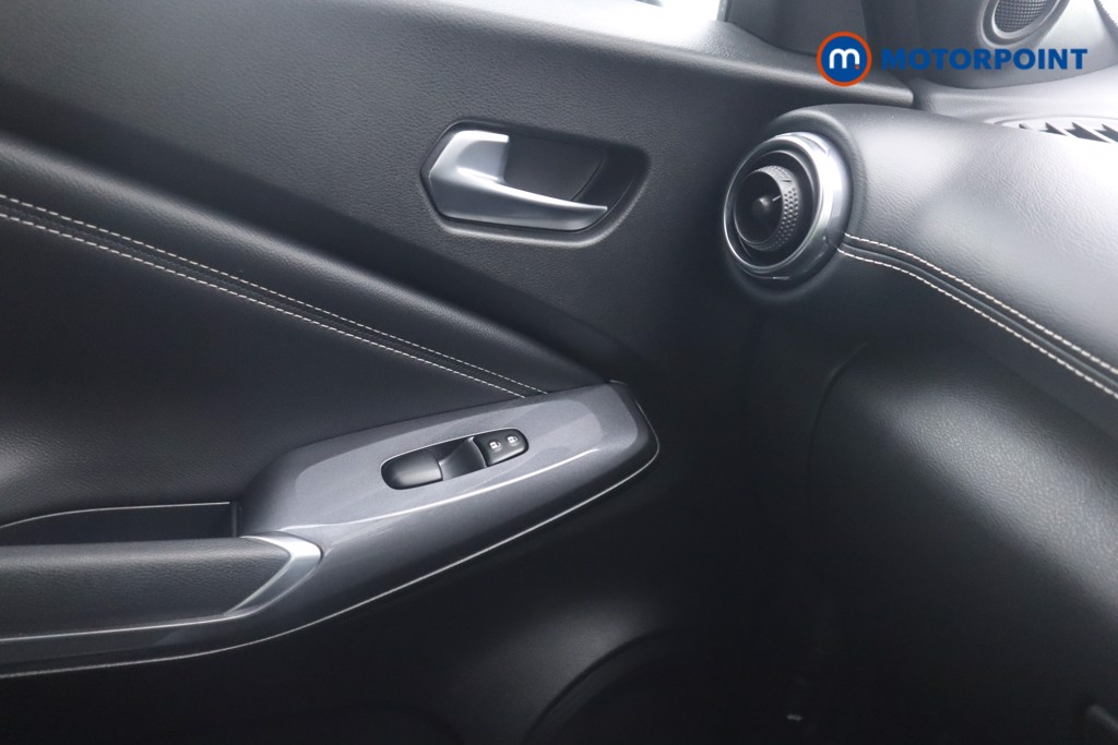 Nissan Juke N-Connecta Automatic Petrol SUV - Stock Number (1545556) - 11th supplementary image