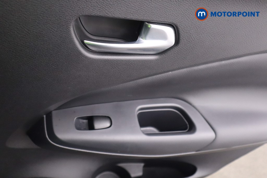 Nissan Juke N-Connecta Automatic Petrol SUV - Stock Number (1545556) - 17th supplementary image
