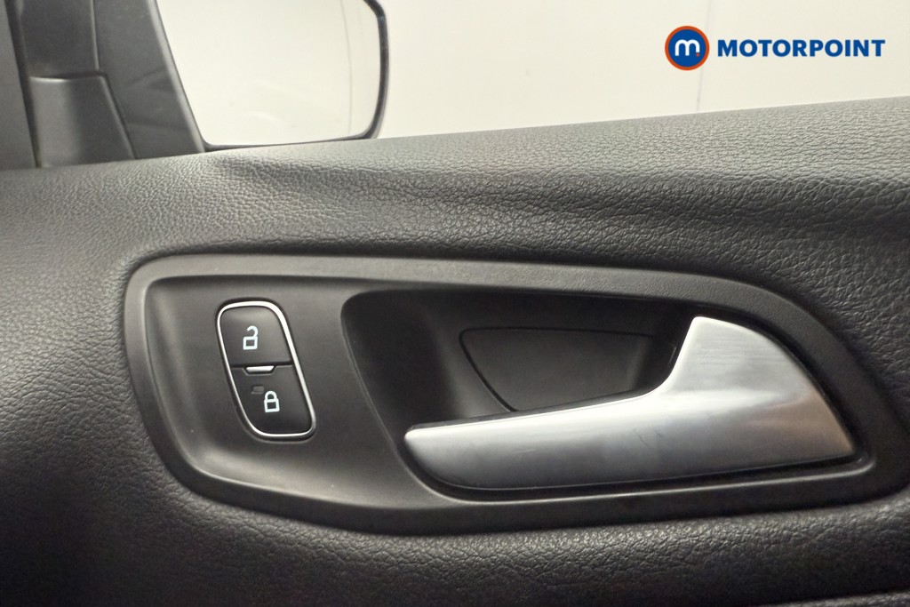 Ford Kuga St-Line Manual Petrol SUV - Stock Number (1568151) - 14th supplementary image