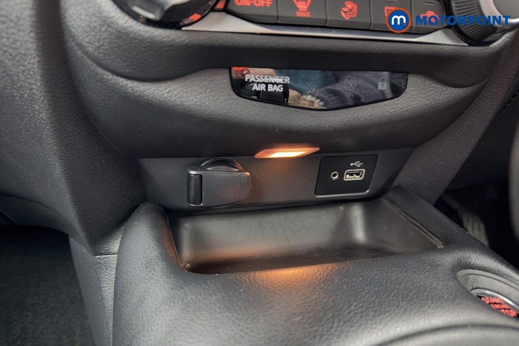 Nissan Juke N-Connecta Automatic Petrol SUV - Stock Number (1572644) - 12th supplementary image